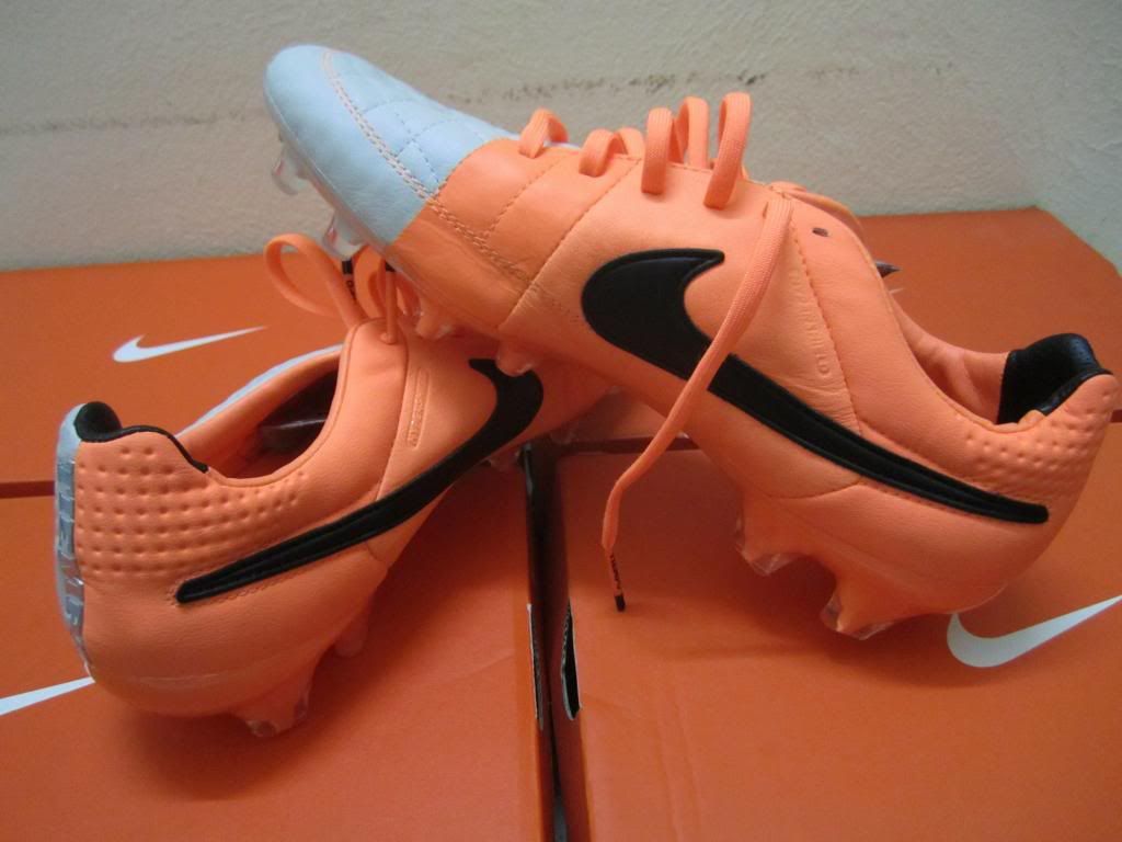 Giầy đá banh chính hãng Nike, Adidas, Puma sân cỏ tự nhiên, cỏ nhân tạo, futsal US Giầy đá banh chính hãng Nike, Adidas, Puma sân cỏ tự nhiên, cỏ nhân tạo, futsal US