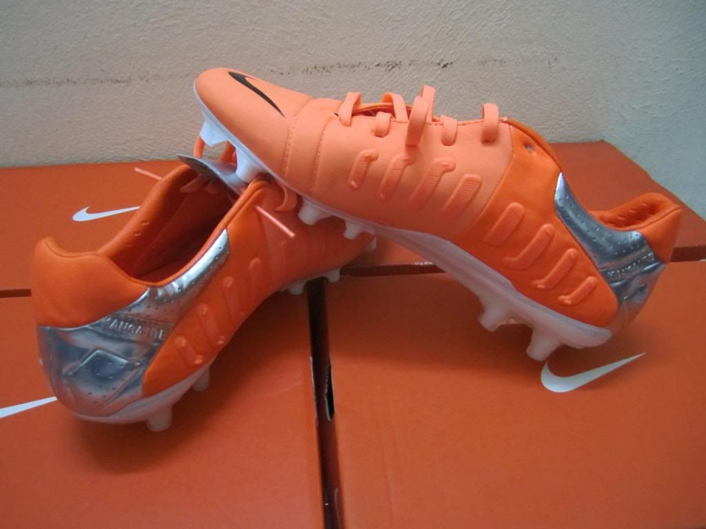 Giầy đá banh chính hãng Nike, Adidas, Puma sân cỏ tự nhiên, cỏ nhân tạo, futsal US Giầy đá banh chính hãng Nike, Adidas, Puma sân cỏ tự nhiên, cỏ nhân tạo, futsal US